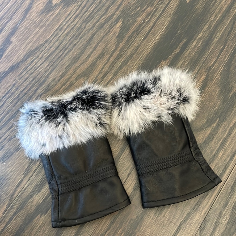 Womens gloves brand new size small